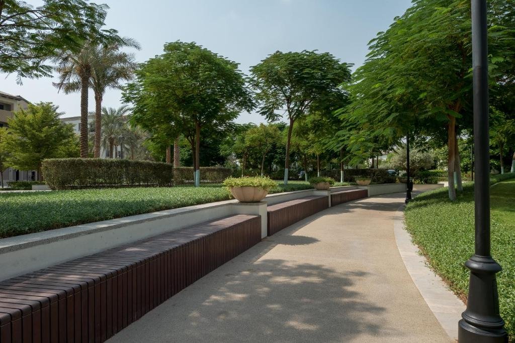 Дубай: Elegant 1 Bedroom in Madinat Badr