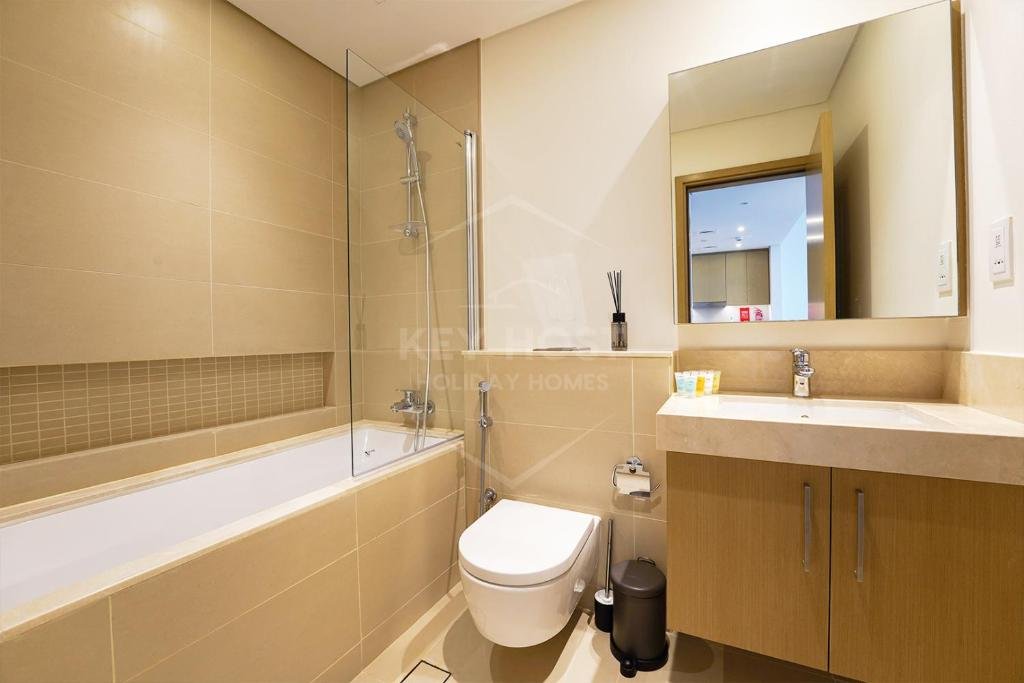 Дубай: KeyHost - Modern 1BR Sea View - 52 42 Towers Dubai Marina - K1240