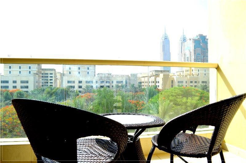 Дубай: Dubai Apartments - The Greens - Al Dhafrah