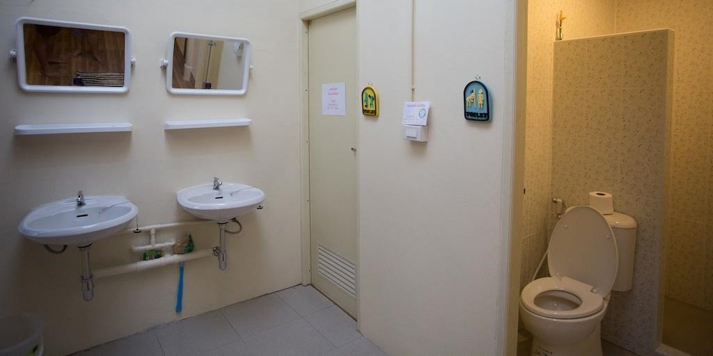 Бангкок: Baan Piti Female House (только для женщин)