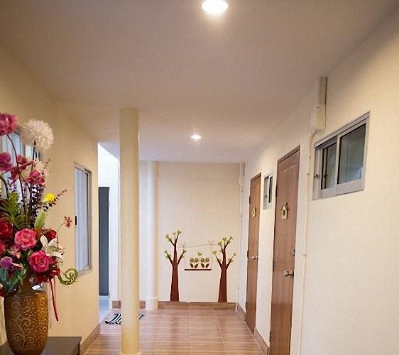 Бангкок: Baan Piti Female House (только для женщин)