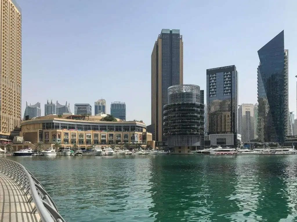 Дубай: Frank Porter - Marina Quays