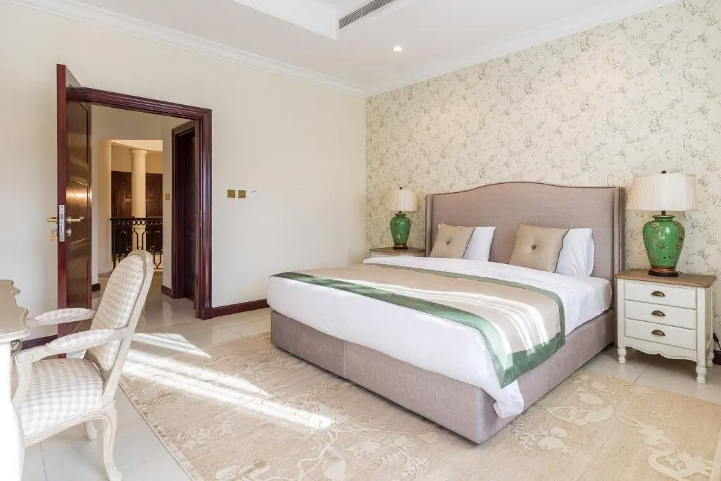 Дубай: Beautiful 5BR Villa with Private Pool on Palm Jumeirah by Deluxe Holiday Homes
