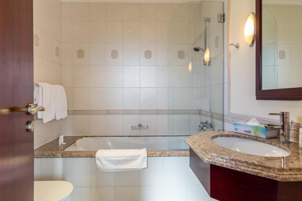Дубай: Beautiful 5BR Villa with Private Pool on Palm Jumeirah by Deluxe Holiday Homes