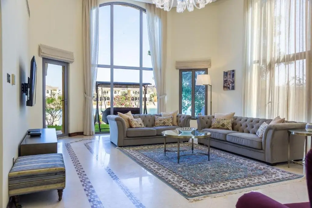 Дубай: Beautiful 5BR Villa with Private Pool on Palm Jumeirah by Deluxe Holiday Homes