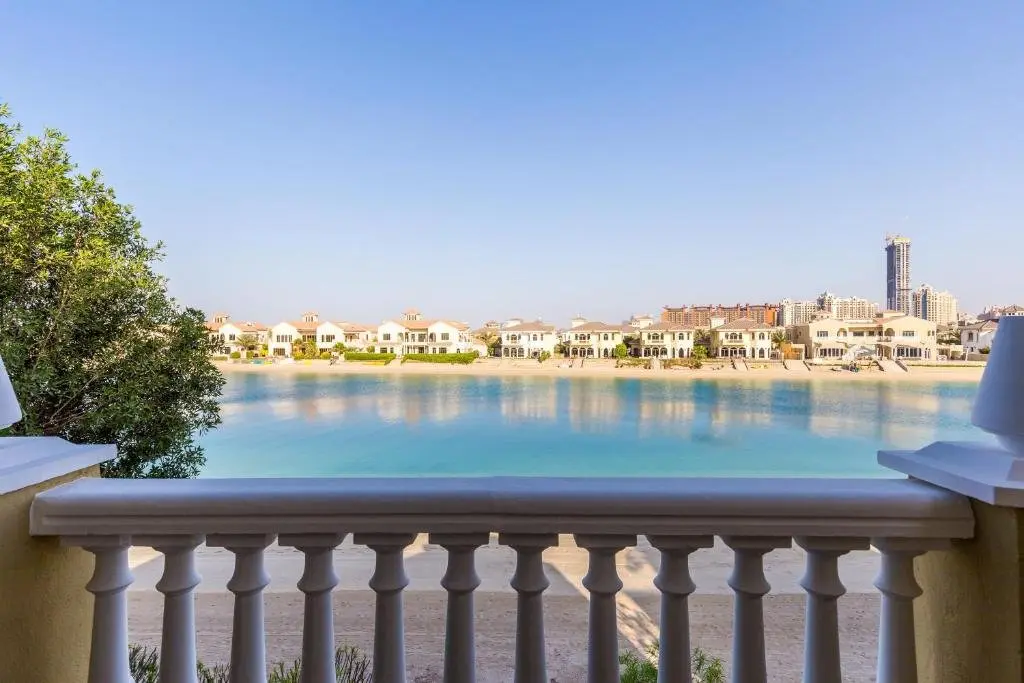 Дубай: Beautiful 5BR Villa with Private Pool on Palm Jumeirah by Deluxe Holiday Homes