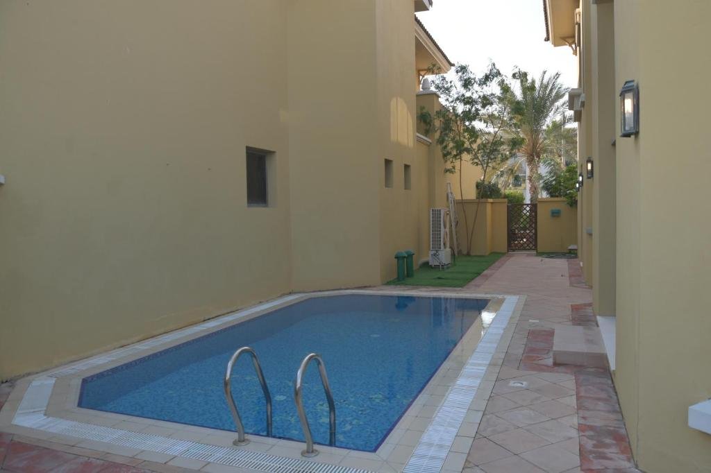Дубай: Beautiful 5BR Villa with Private Pool on Palm Jumeirah by Deluxe Holiday Homes