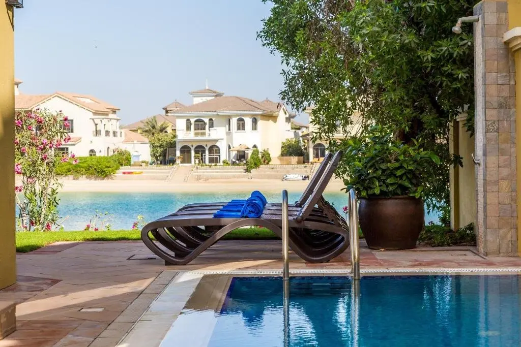Дубай: Beautiful 5BR Villa with Private Pool on Palm Jumeirah by Deluxe Holiday Homes
