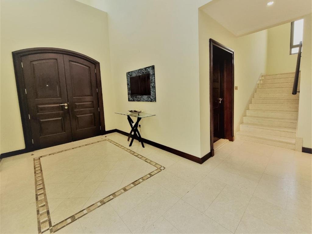 Дубай: Palm Jumeirah Stunning 4BHK Villa