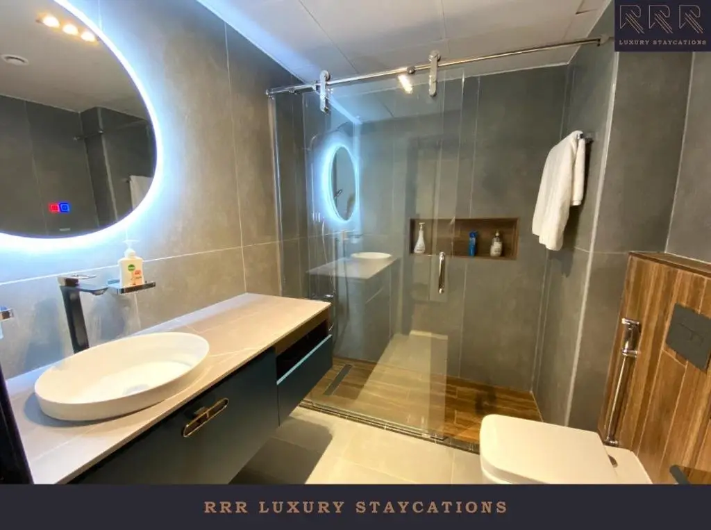 Рас-эль-Хайма: Cheerful 4-bedroom Villa with pool and BBQ area