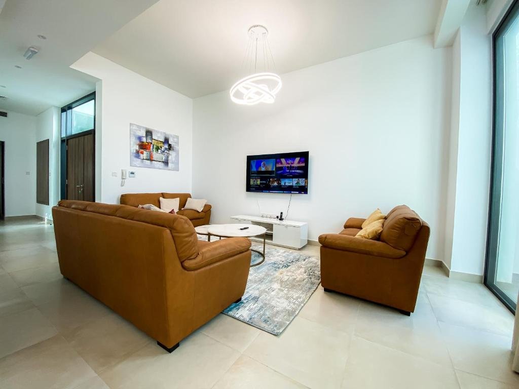 Рас-эль-Хайма: RH- 4BR spacious Private Pool Villa near Beach, Resort in RAK