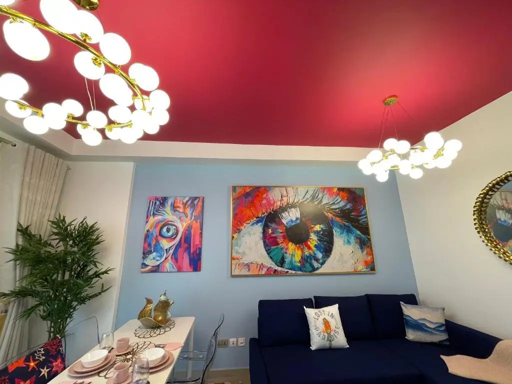 Рас-эль-Хайма: Art-Centric Signature Apartment With Beach-View