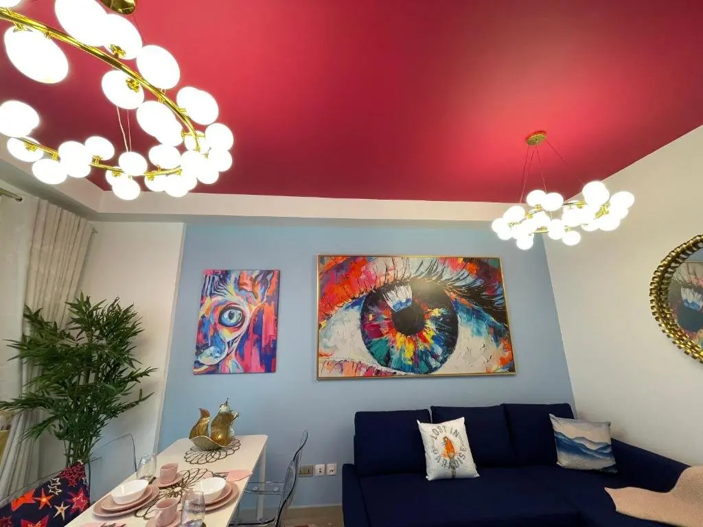 Рас-эль-Хайма: Art-Centric Signature Apartment With Beach-View