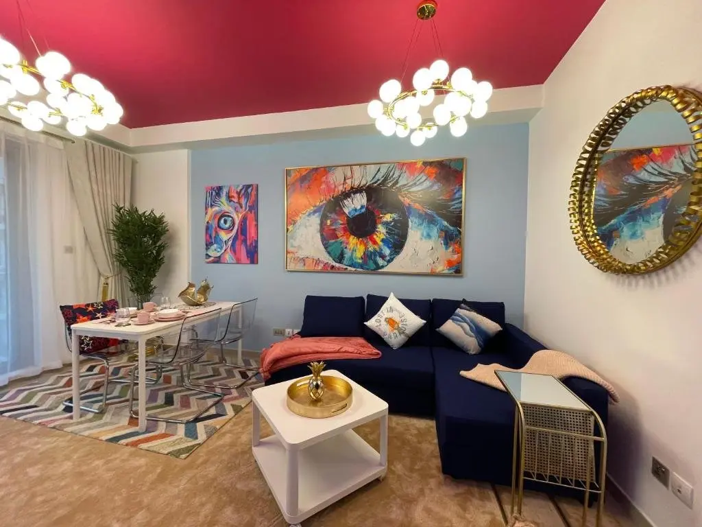 Рас-эль-Хайма: Art-Centric Signature Apartment With Beach-View