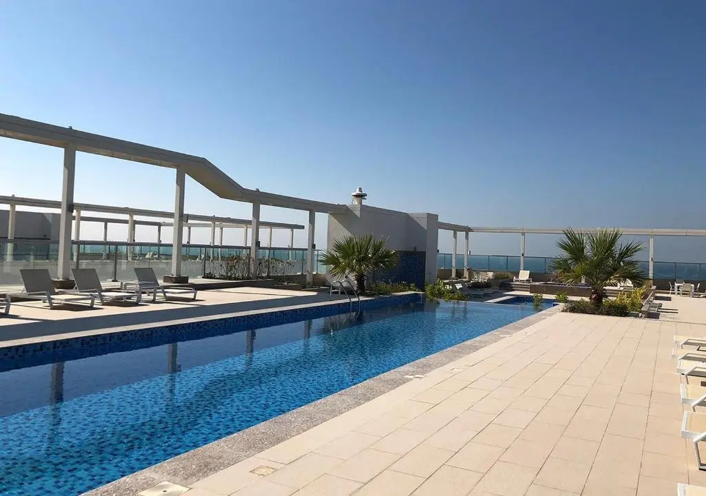Рас-эль-Хайма: Art-Centric Signature Apartment With Beach-View