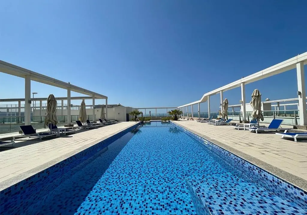 Рас-эль-Хайма: Art-Centric Signature Apartment With Beach-View