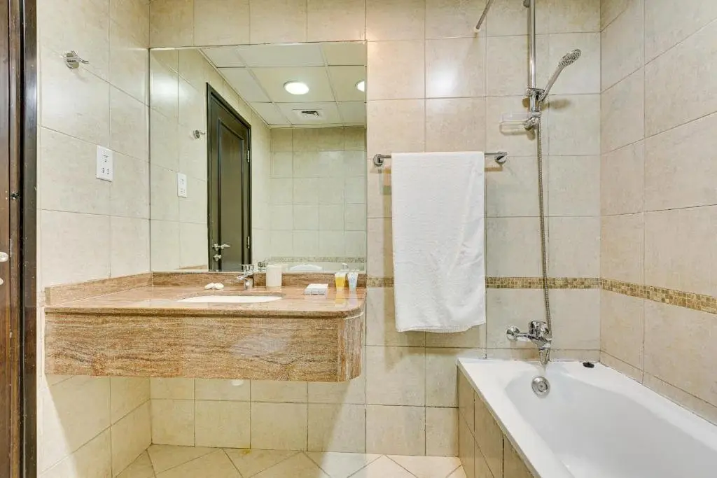 Дубай: Sea View Studio 10min from beach Royal Oceanic