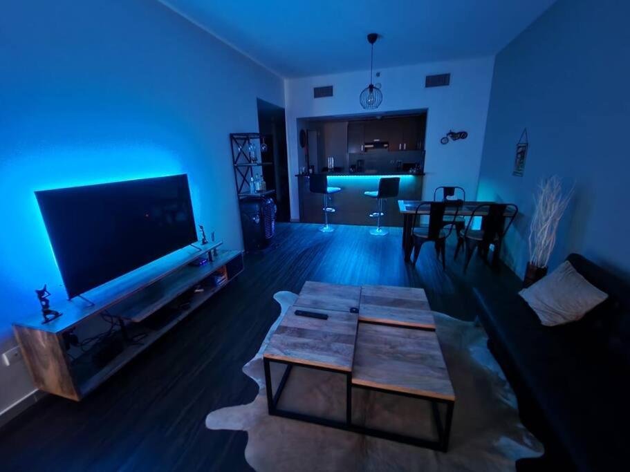 Абу-Даби: Cozy 1br in Iconic Tower