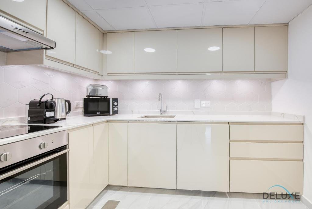 Дубай: Outstanding 3BR at Sadaf 7 JBR by Deluxe Holiday Homes