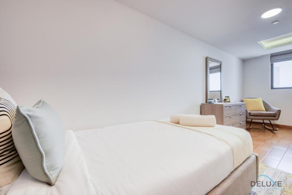 Дубай: Outstanding 3BR at Sadaf 7 JBR by Deluxe Holiday Homes