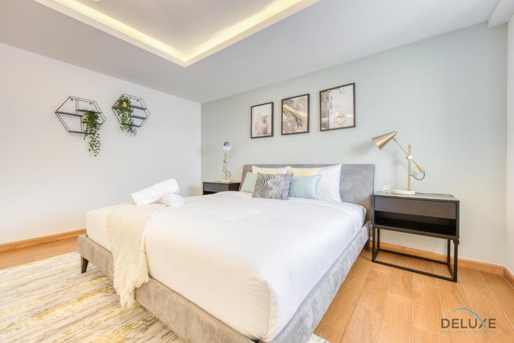 Дубай: Outstanding 3BR at Sadaf 7 JBR by Deluxe Holiday Homes
