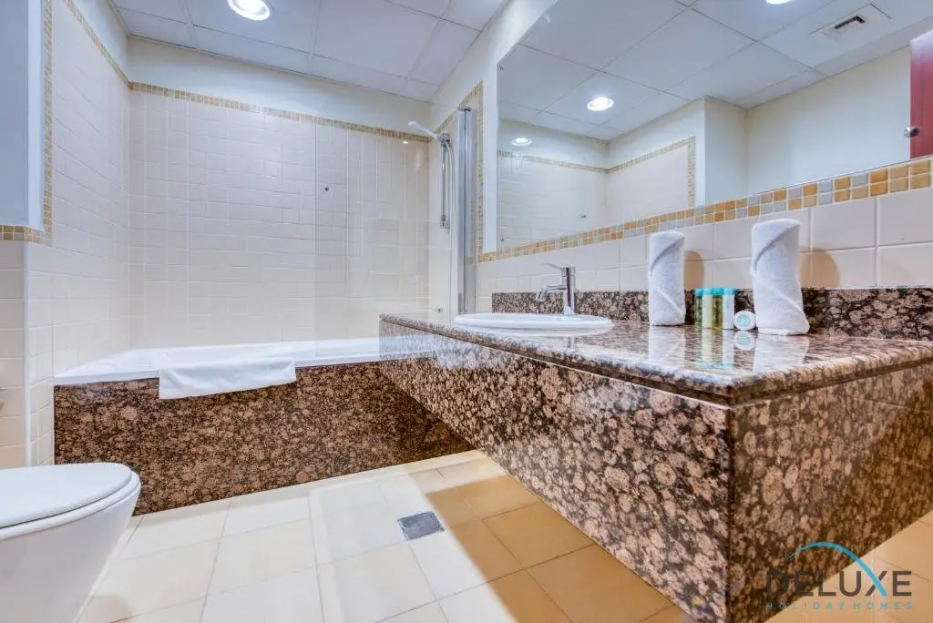 Дубай: Classy 1BR in Bahar, Jumeirah Beach Residence by Deluxe Holiday Homes