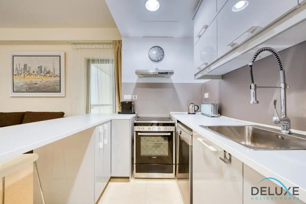 Дубай: Classy 1BR in Bahar, Jumeirah Beach Residence by Deluxe Holiday Homes