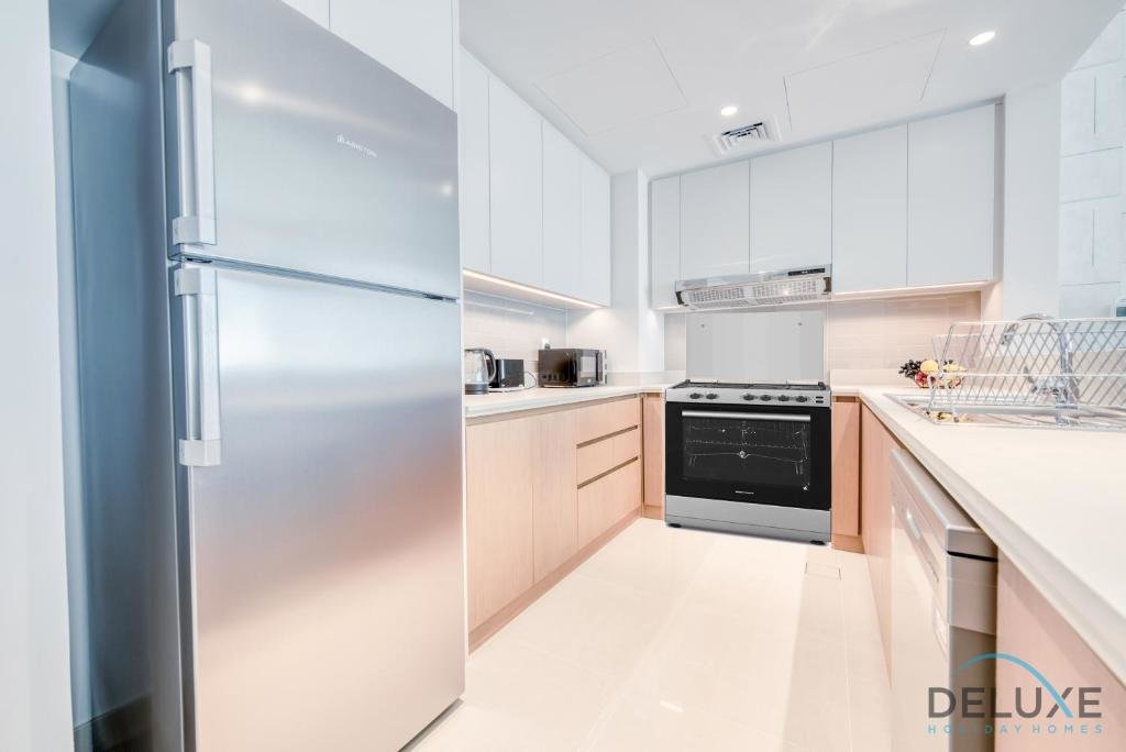 Дубай: Radiant 3BR With Assistant Room at Harbour Views Tower 1 by Deluxe Holiday Homes