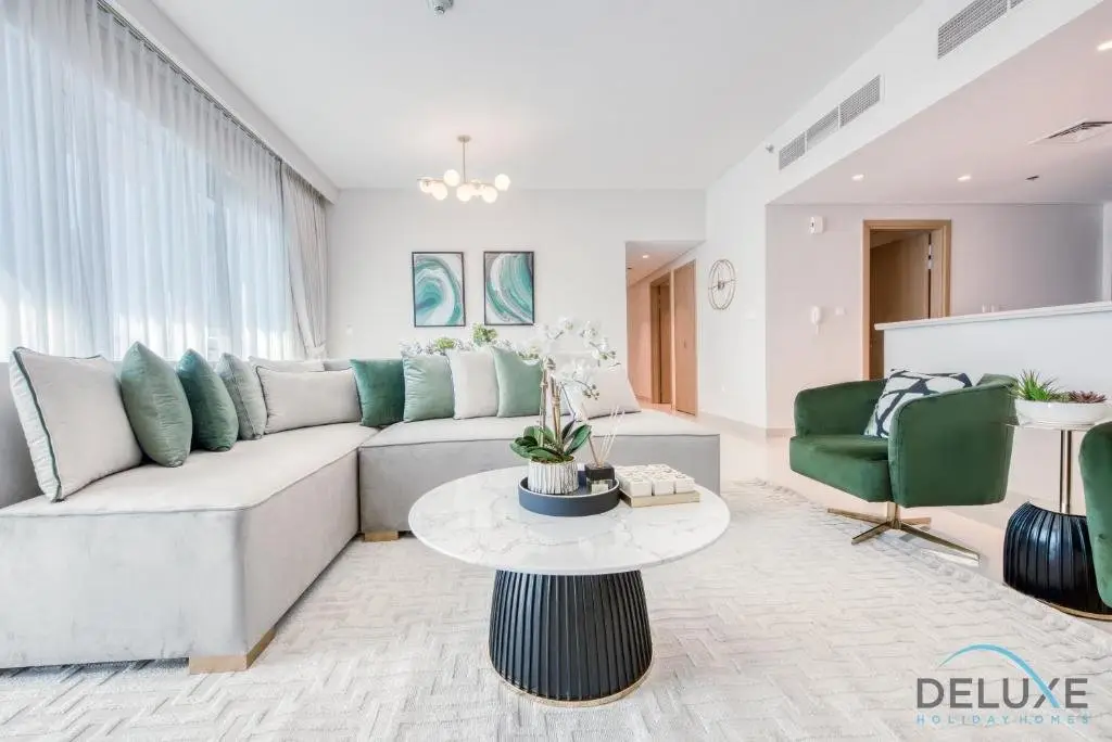 Дубай: Radiant 3BR With Assistant Room at Harbour Views Tower 1 by Deluxe Holiday Homes