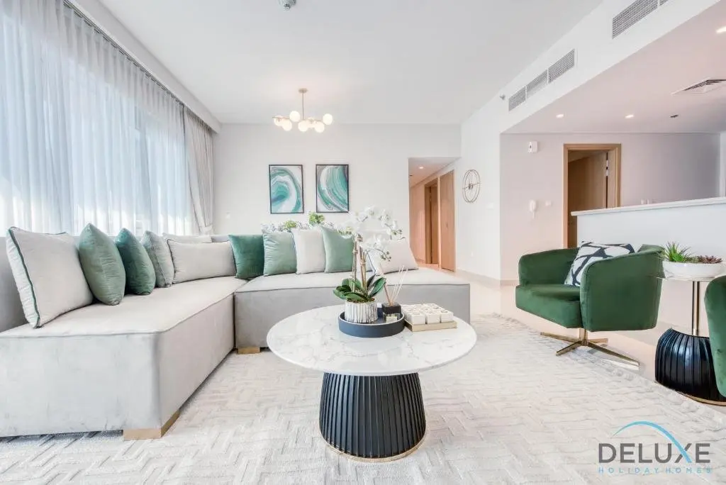 Дубай: Radiant 3BR With Assistant Room at Harbour Views Tower 1 by Deluxe Holiday Homes