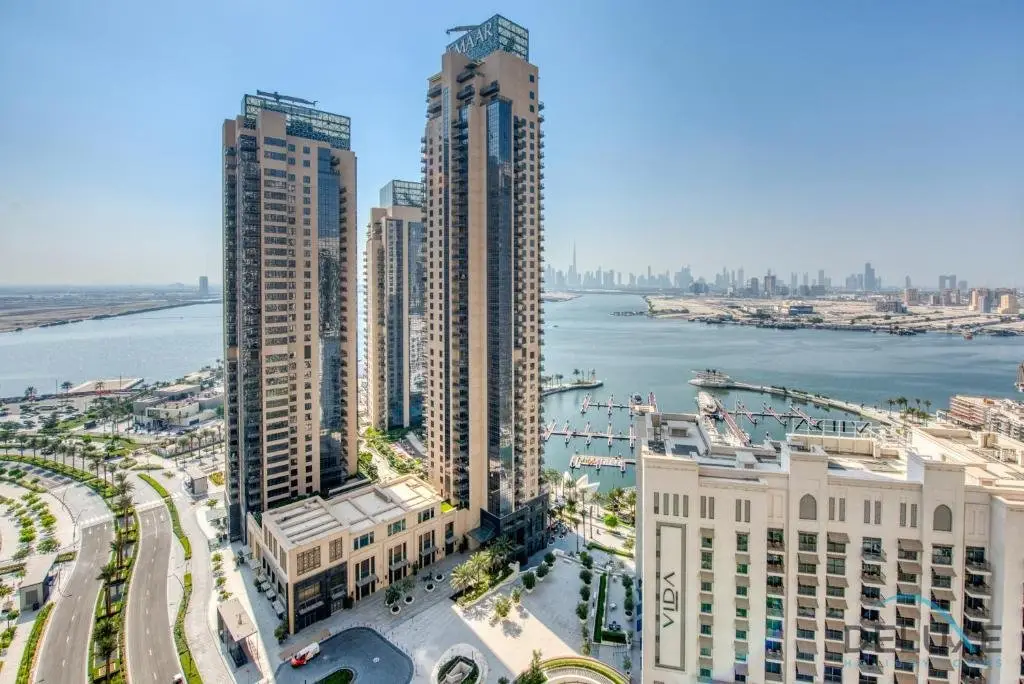 Дубай: Radiant 3BR With Assistant Room at Harbour Views Tower 1 by Deluxe Holiday Homes