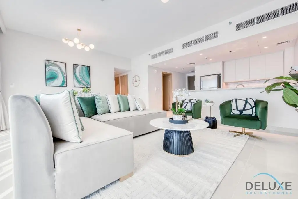 Дубай: Radiant 3BR With Assistant Room at Harbour Views Tower 1 by Deluxe Holiday Homes