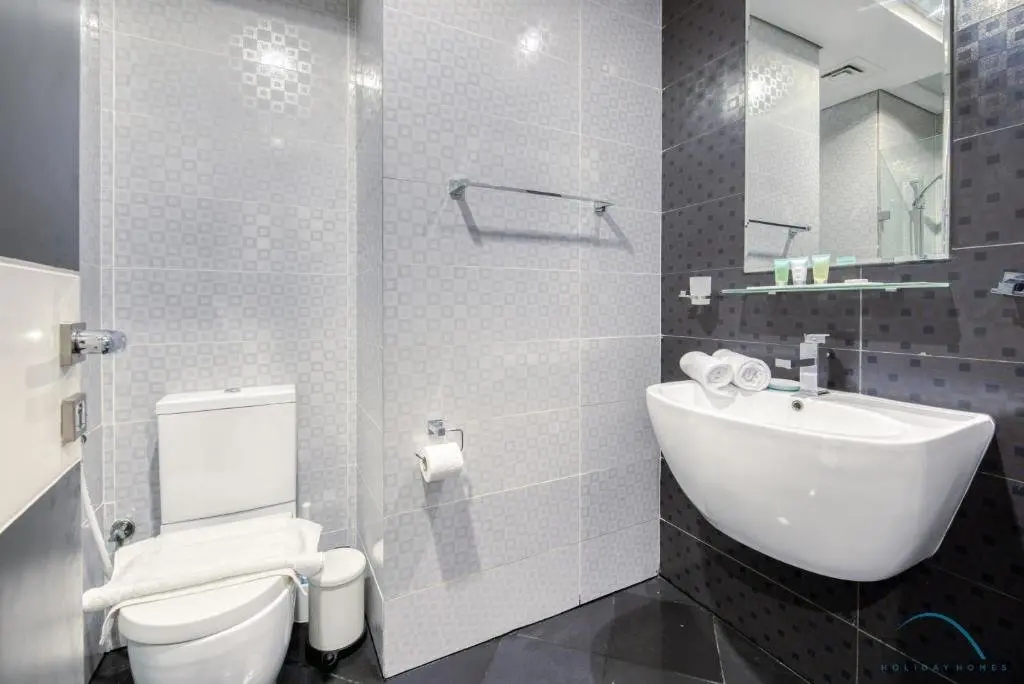 Дубай: Captivating Studio at Giovanni Boutique Suites DSC by Deluxe Holiday Homes