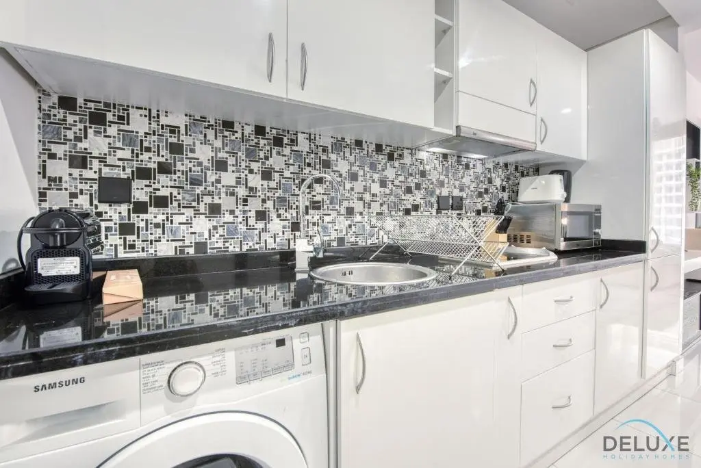 Дубай: Captivating Studio at Giovanni Boutique Suites DSC by Deluxe Holiday Homes