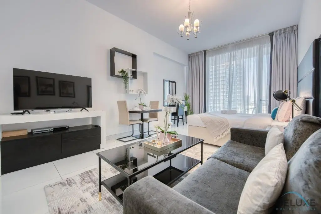 Дубай: Captivating Studio at Giovanni Boutique Suites DSC by Deluxe Holiday Homes