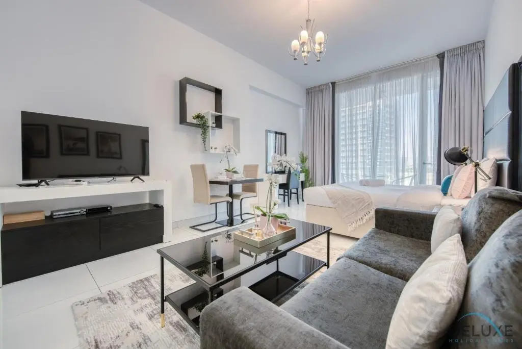 Дубай: Captivating Studio at Giovanni Boutique Suites DSC by Deluxe Holiday Homes