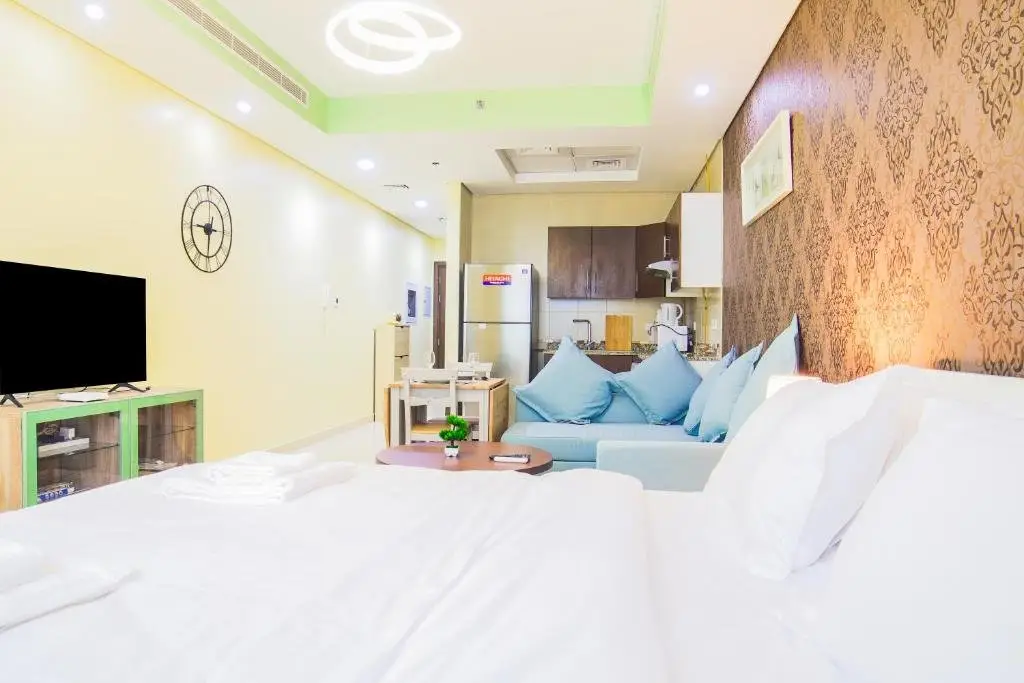 Дубай: Signature Holiday Homes - Amazing Studio in Hercules Tower, Wadi Al Safa