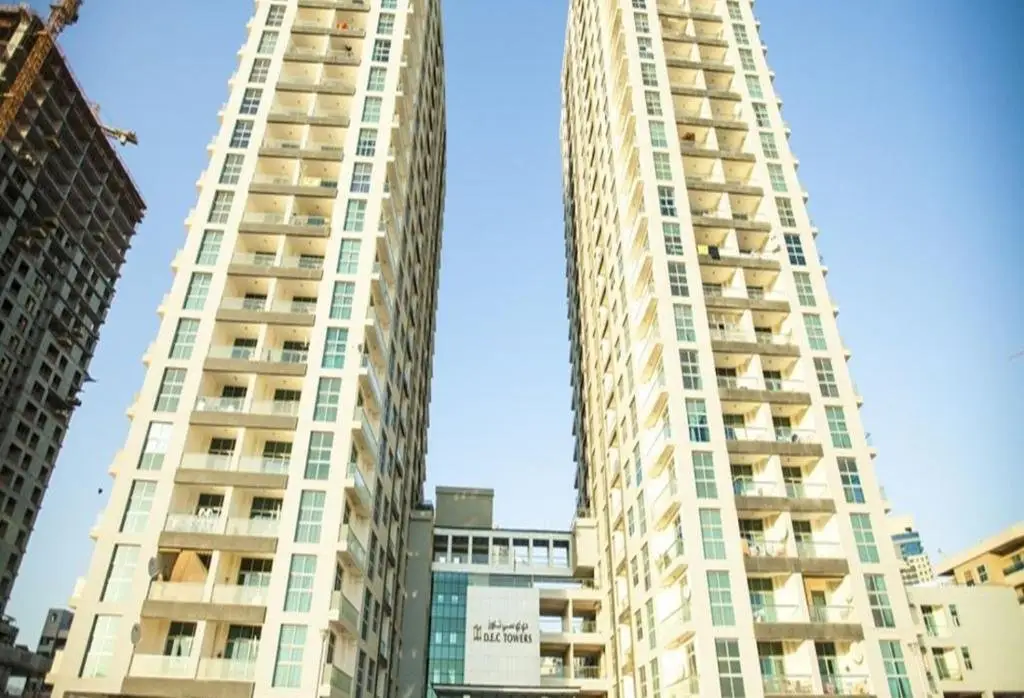 Two Bedroom Apartment in Dec Tower T2, Dubai Marina by Deluxe Holiday Homes — фото 1