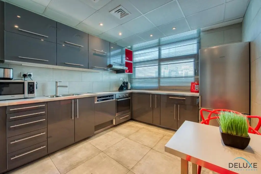 Дубай: Two Bedroom Apartment in Dec Tower T2, Dubai Marina by Deluxe Holiday Homes