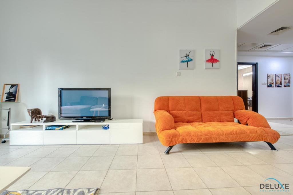 Дубай: Restful 1BR at Mediterranean Discovery Gardens by Deluxe Holiday Homes