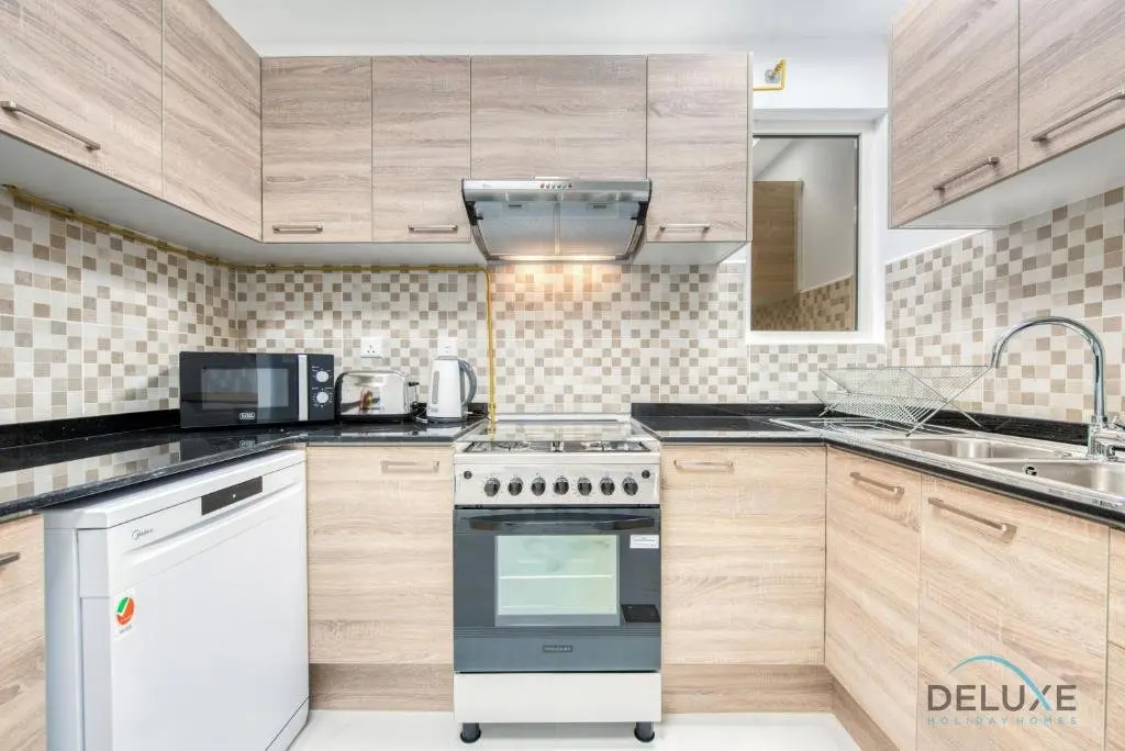 Дубай: Vivid 2BR at Canal Residences West Dubai Sports City by Deluxe Holiday Homes