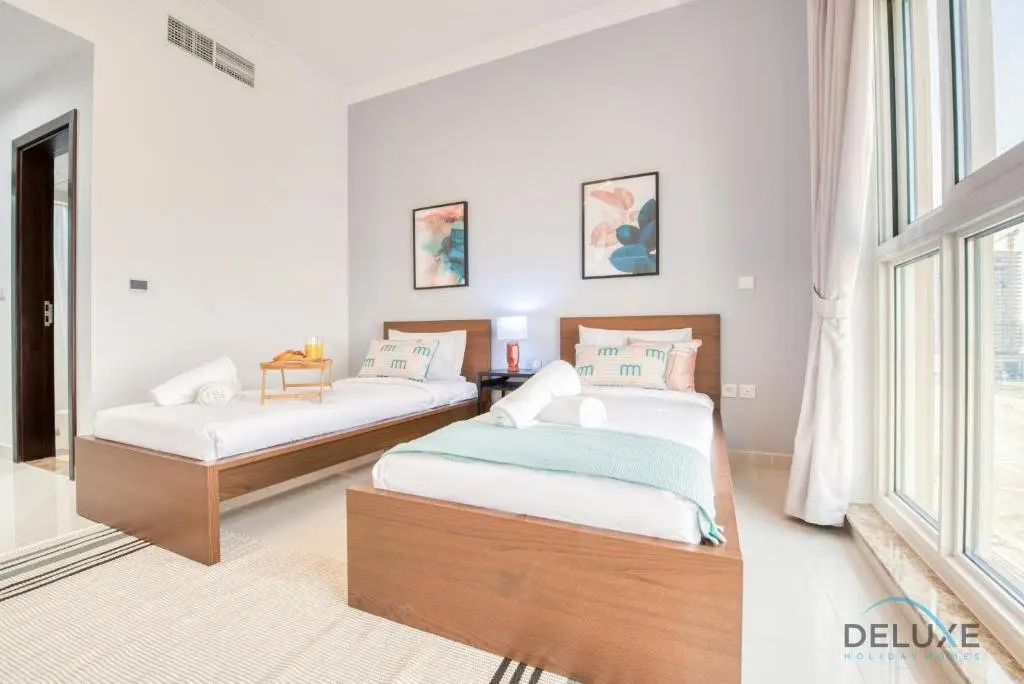 Дубай: Vivid 2BR at Canal Residences West Dubai Sports City by Deluxe Holiday Homes