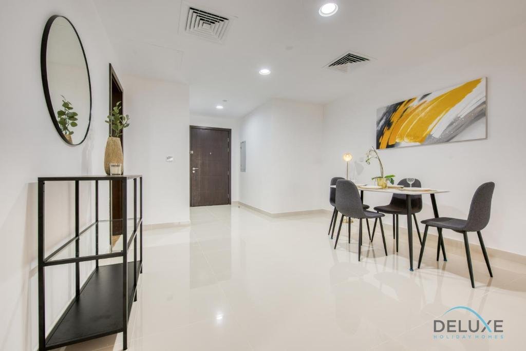 Дубай: Vivid 2BR at Canal Residences West Dubai Sports City by Deluxe Holiday Homes