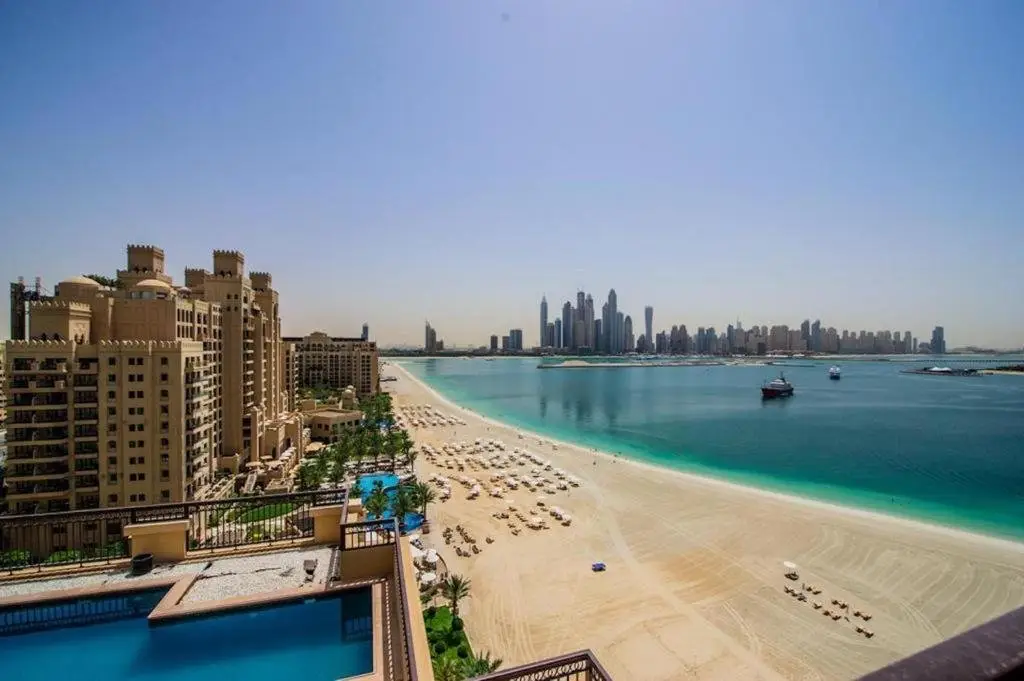 Дубай: Beach Pool Fairmont Residences