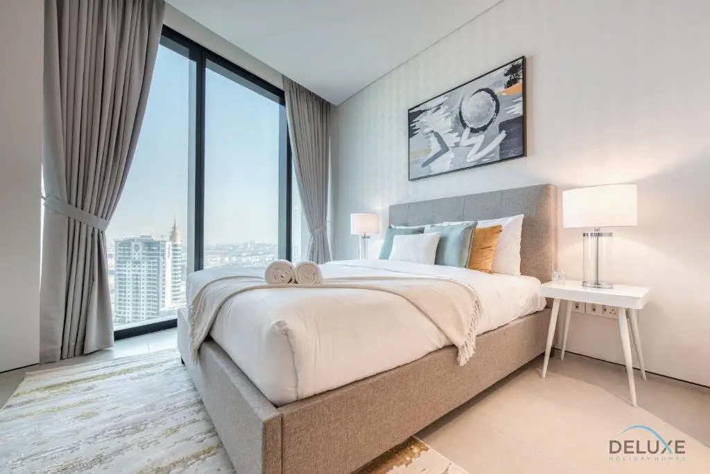 Дубай: Posh 1BR at Jumeirah Gate Tower 1 JBR by Deluxe Holiday Homes