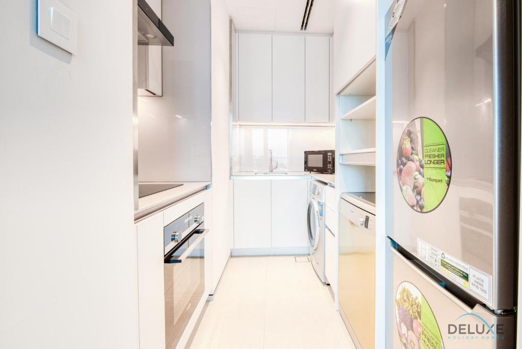 Posh 1BR at Jumeirah Gate Tower 1 JBR by Deluxe Holiday Homes — фото 1