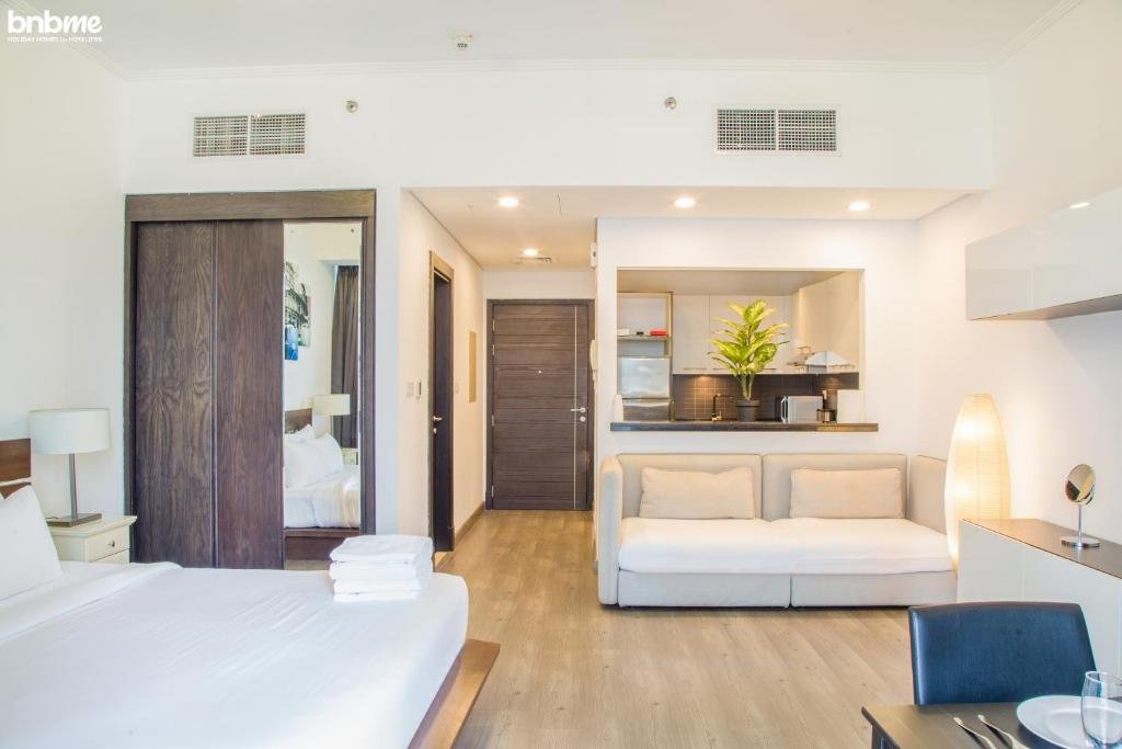 Дубай: Classic Studio - heart of the Marina - by bnbme homes - 808