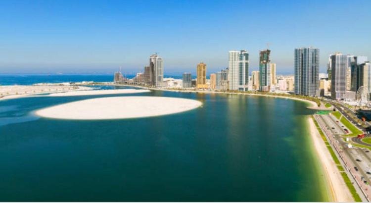 Шарджа: Top appartement avec vue sur la mer