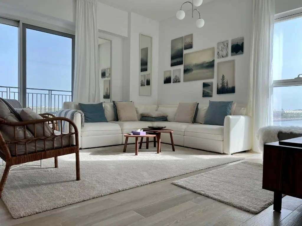 Абу-Даби: Canal View 3 Bedroom Holiday Home with Balcony