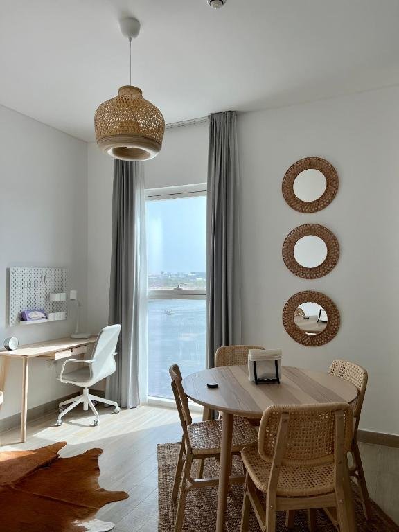 Абу-Даби: Canal View 3 Bedroom Holiday Home with Balcony